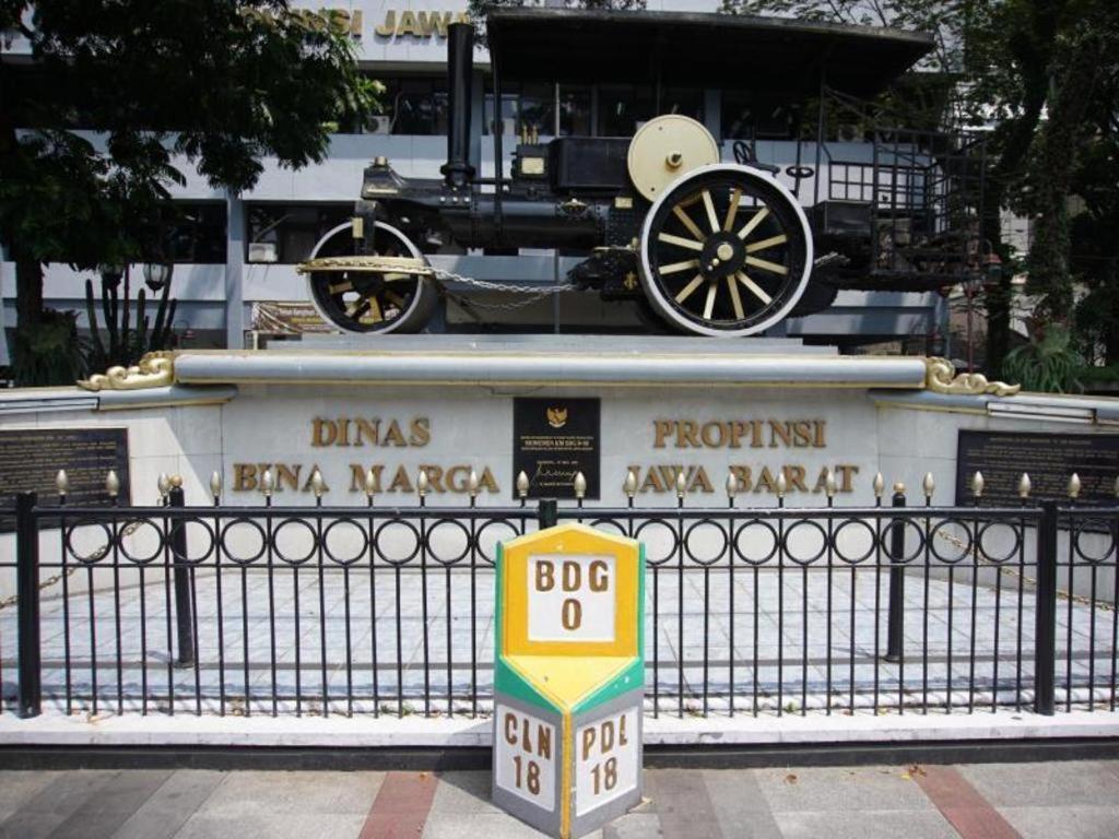 Raffleshom Hotel Bandung Exterior foto