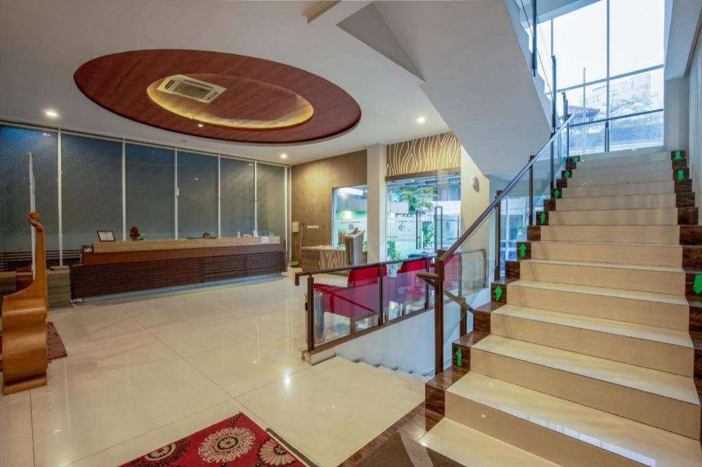 Raffleshom Hotel Bandung Exterior foto